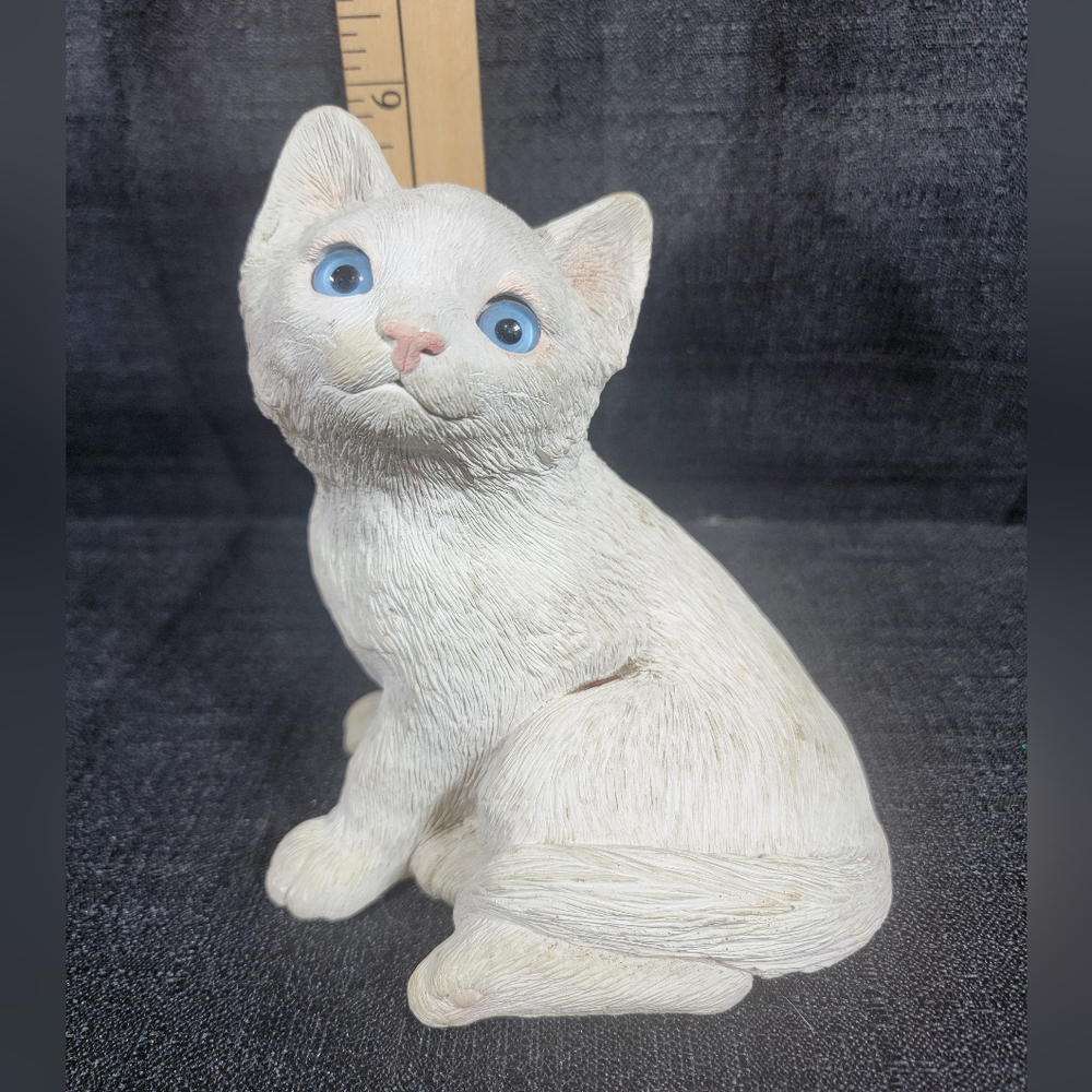 Vintage Sandra Brue Sandicast White Sitting Kitten Figurine